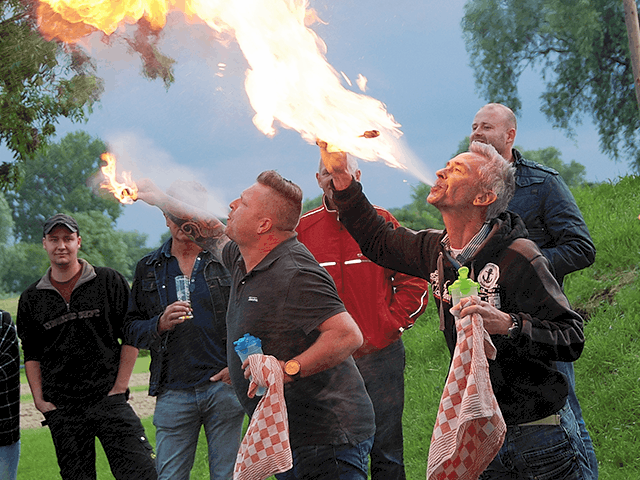 Vuurspuwen is een unieke ervaring voor uw team